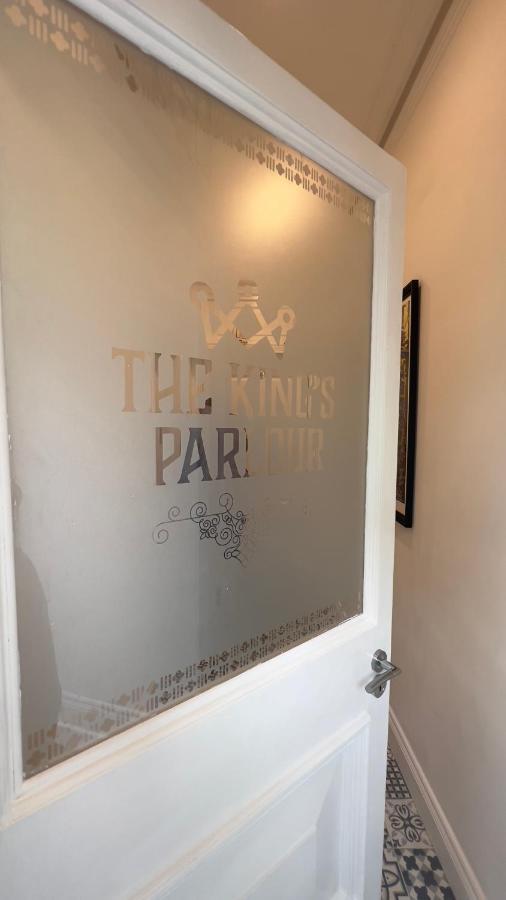 The King'S Parlour Whitehead Apartment Luaran gambar